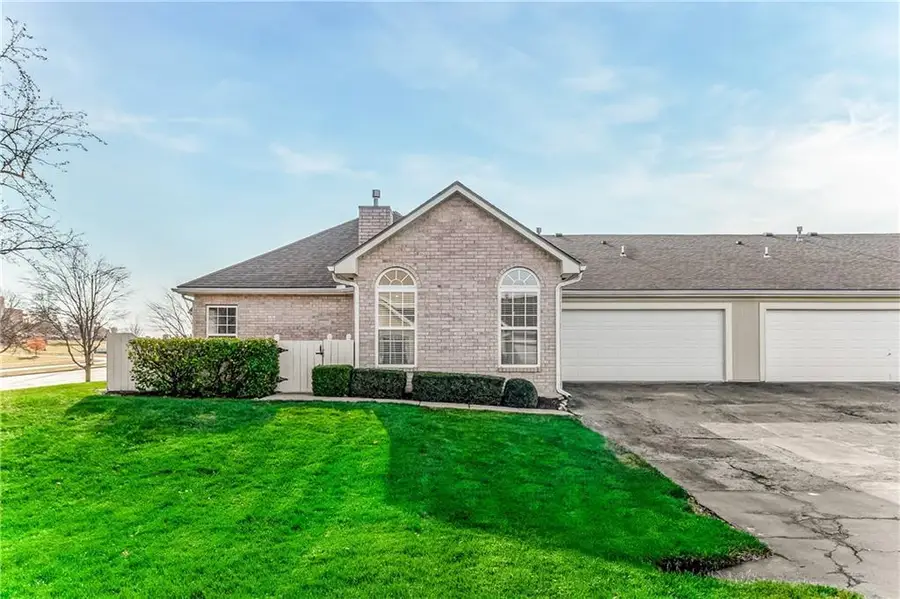 11274 S Pflumm Road, Olathe, KS 66215 - Image #2