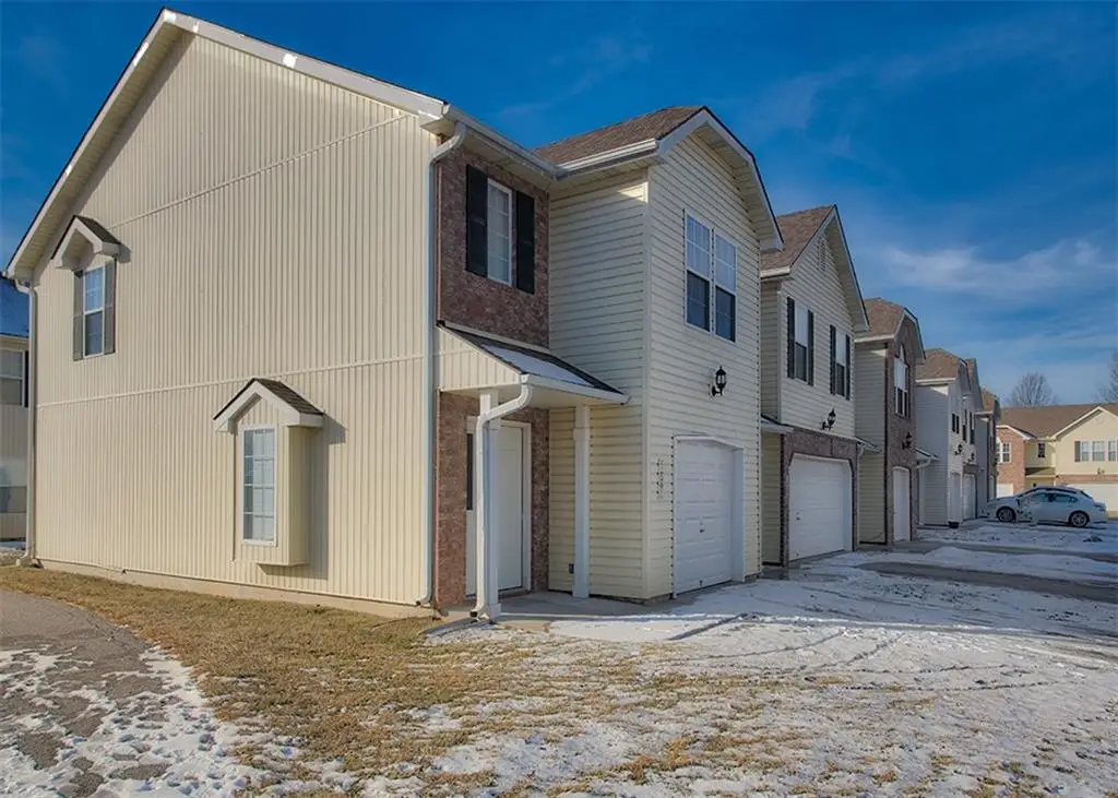 273-277 NE Adams Dairy Parkway, Blue Springs, MO 64014 - Image #1