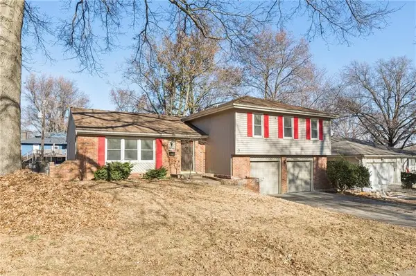 9608 W 93rd Street W, Overland Park, KS 66212