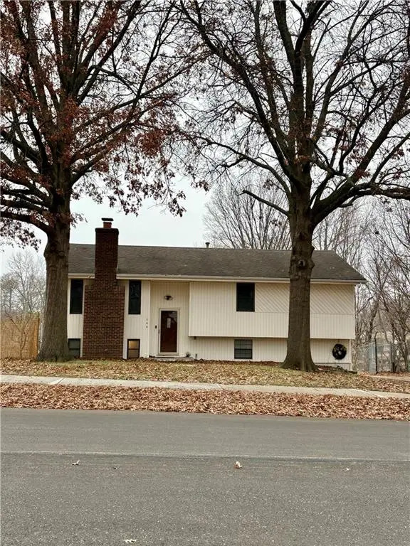 305 NE Sunnyside School Road, Blue Springs, MO 64014 - Image #1