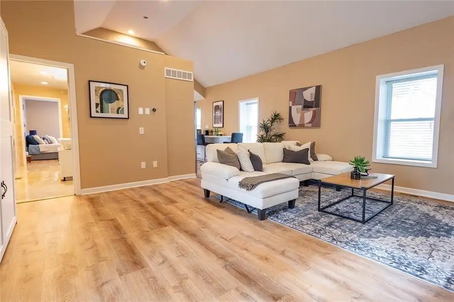 5430 Oakley Avenue, Kansas City, MO 64130 - Image #2