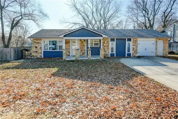 109 NE Orchard Street, Lee's Summit, MO 64063