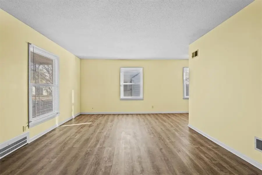 1221 E 25th Avenue, Kansas City, MO 64116 - Image #3