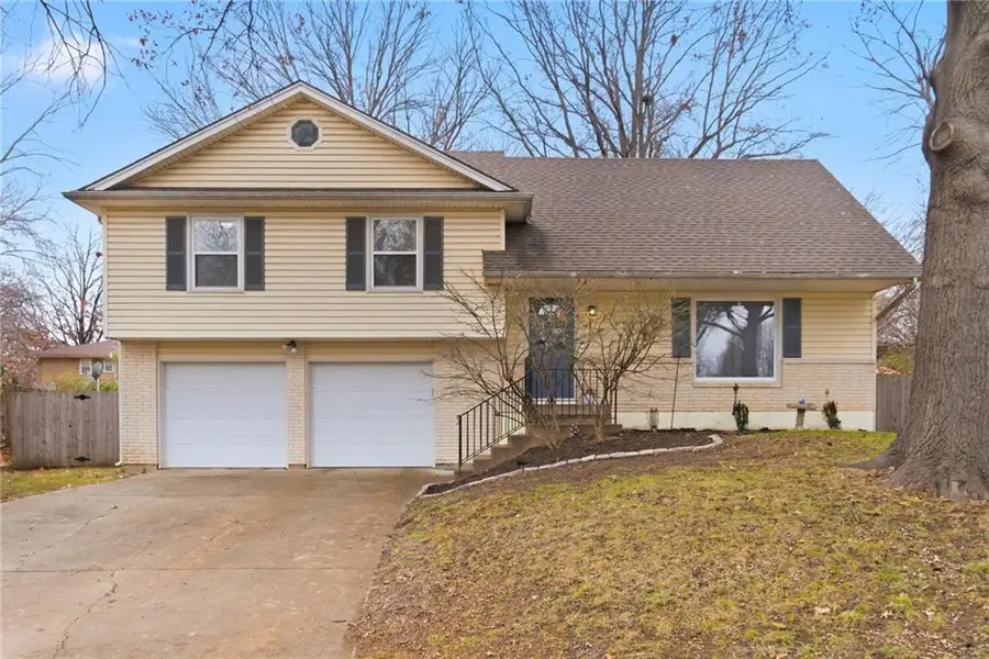 515 S Meadowbrook Lane, Olathe, KS 66062 - Image #2