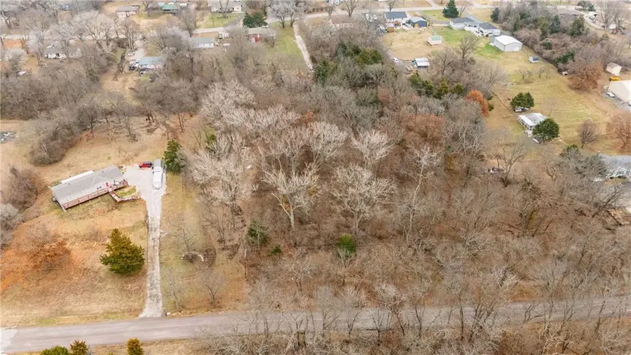 811 N 142nd Street, Bonner Springs, KS 66012 - Image #3