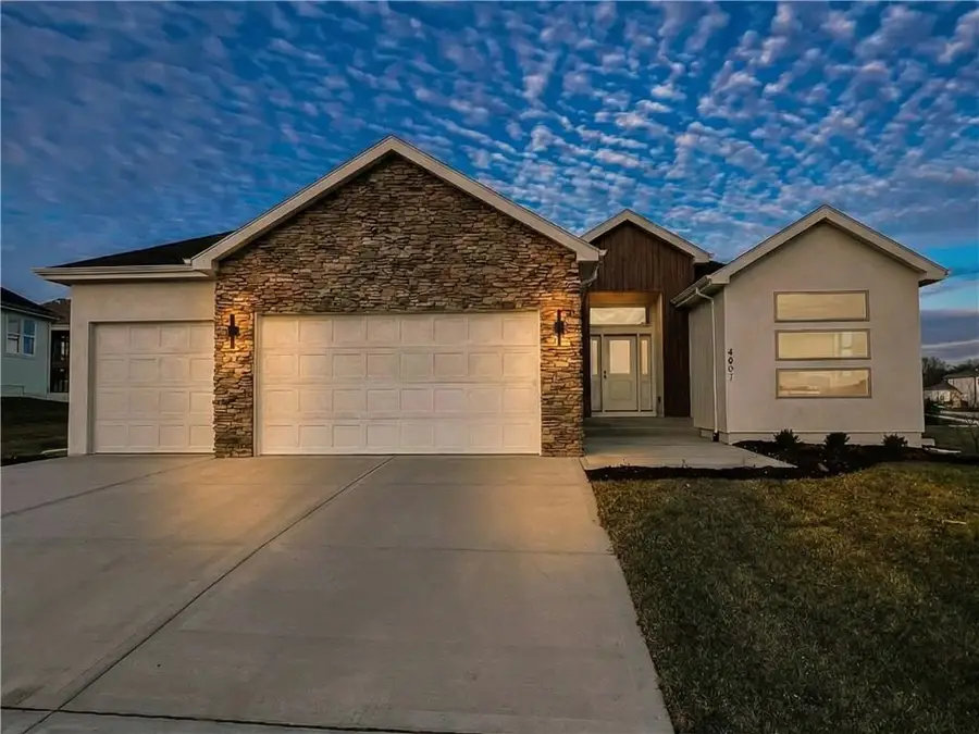 2700 Wheatley Drive, Blue Springs, MO 64029 - #2