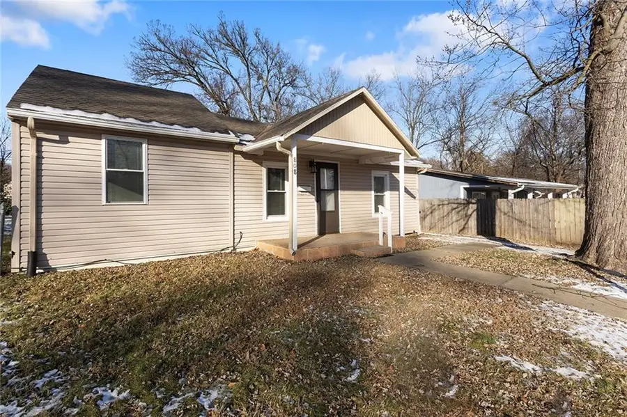 808 S Mills Street, Independence, MO 64050 - Image #2