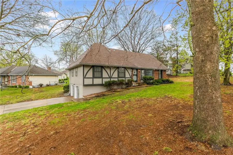 6701 E 127 Street, Grandview, MO 64030 - Image #2