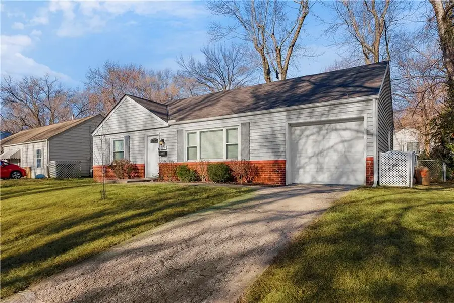 7576 Rainbow Drive, Prairie Village, KS 66208 - Image #2