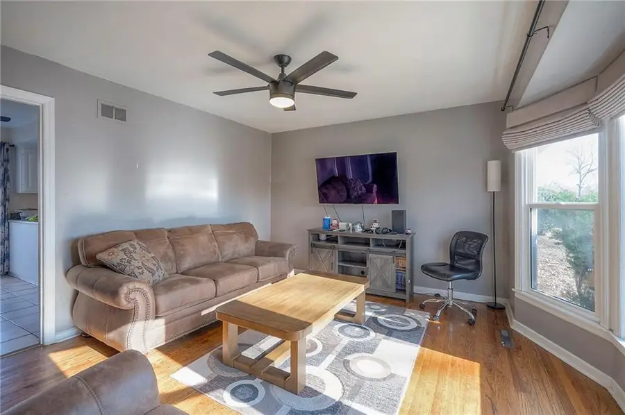 6104 E 136th Street, Grandview, MO 64030 - Image #3