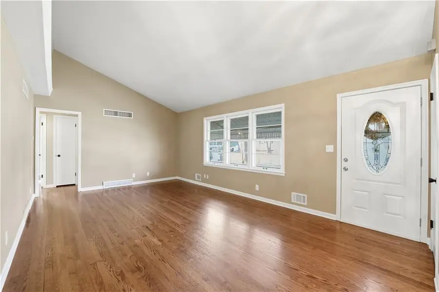 311 NE Arlington Circle, Lees Summit, MO 64063 - Image #2