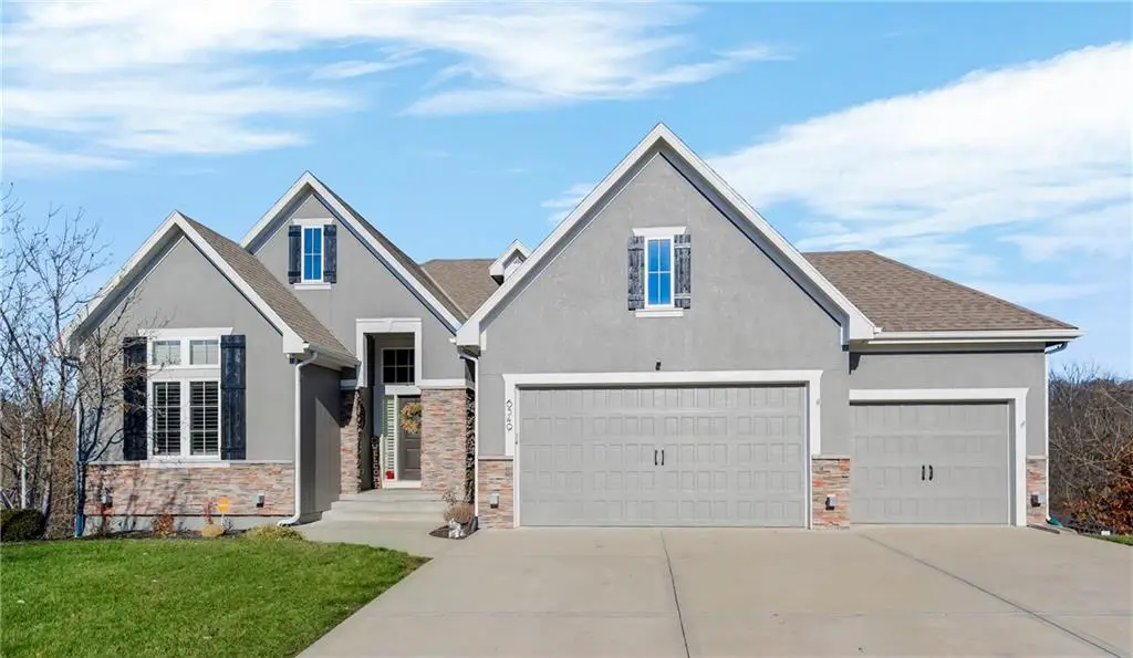 6549 N Whitetail Way, Parkville, MO 64152 - Image #1