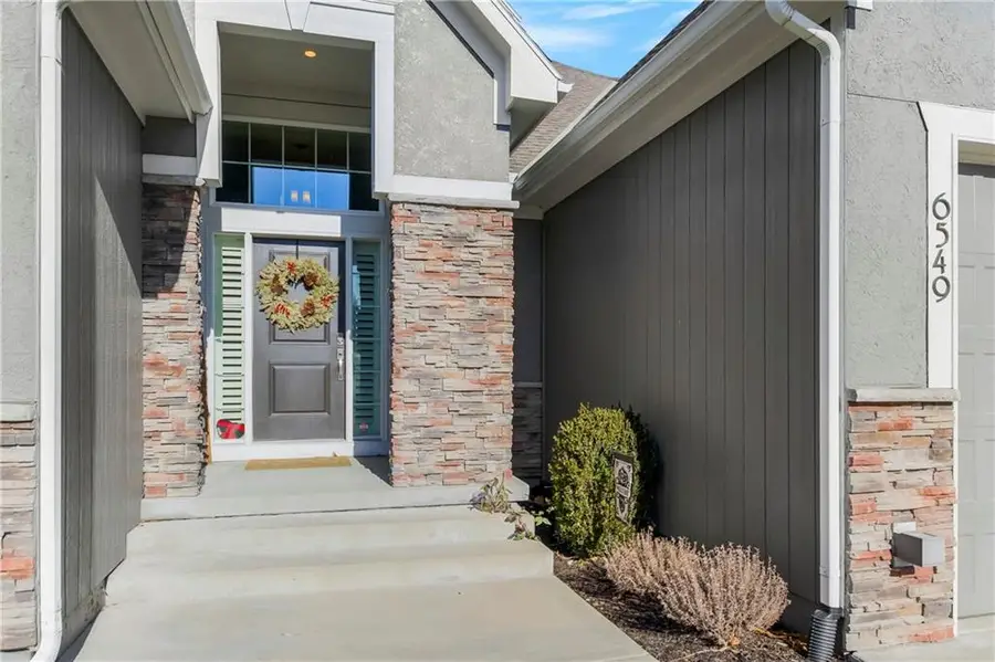 6549 N Whitetail Way, Parkville, MO 64152 - Image #2