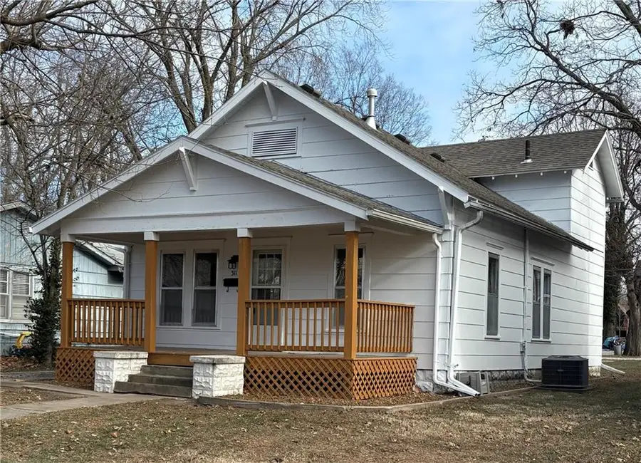 311 S Sycamore Street, Iola, KS 66749 - Image #3