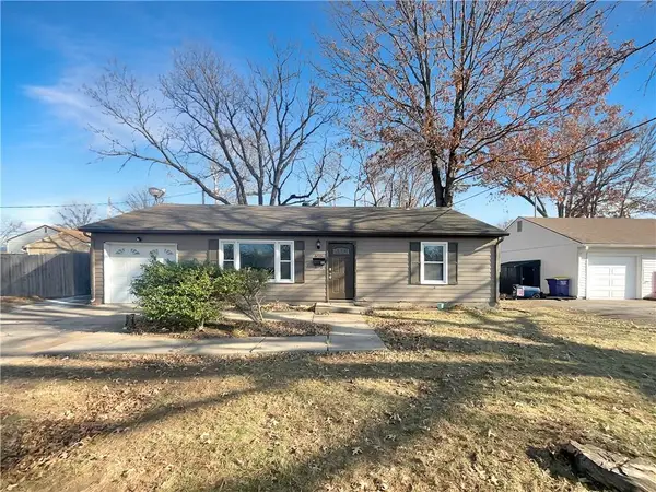 6705 N Charlotte Street, Kansas City, MO 64118