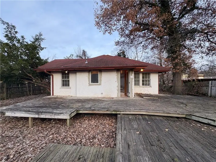 3700 E Roanoke Drive, Kansas City, MO 64111 - #2