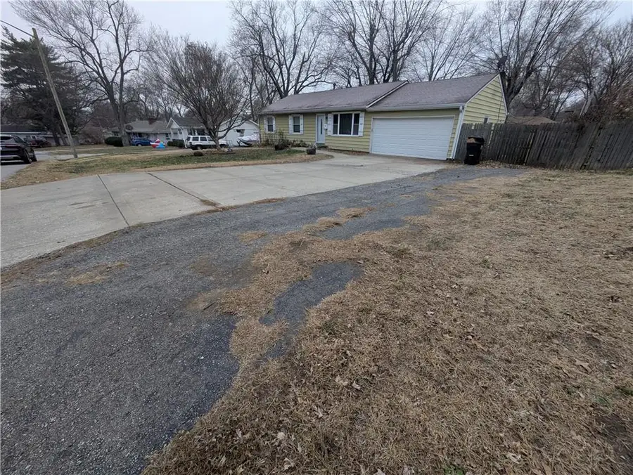 2512 Queen Ridge Drive, Independence, MO 64055 - Image #2