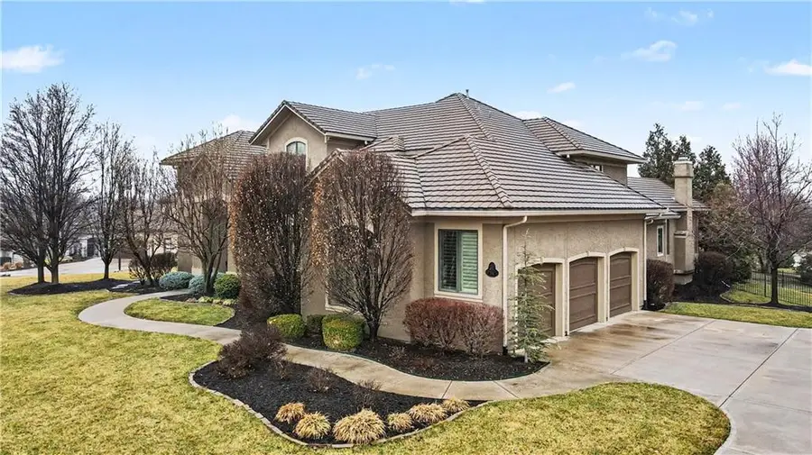 9742 Sunset Circle, Lenexa, KS 66220 - #2