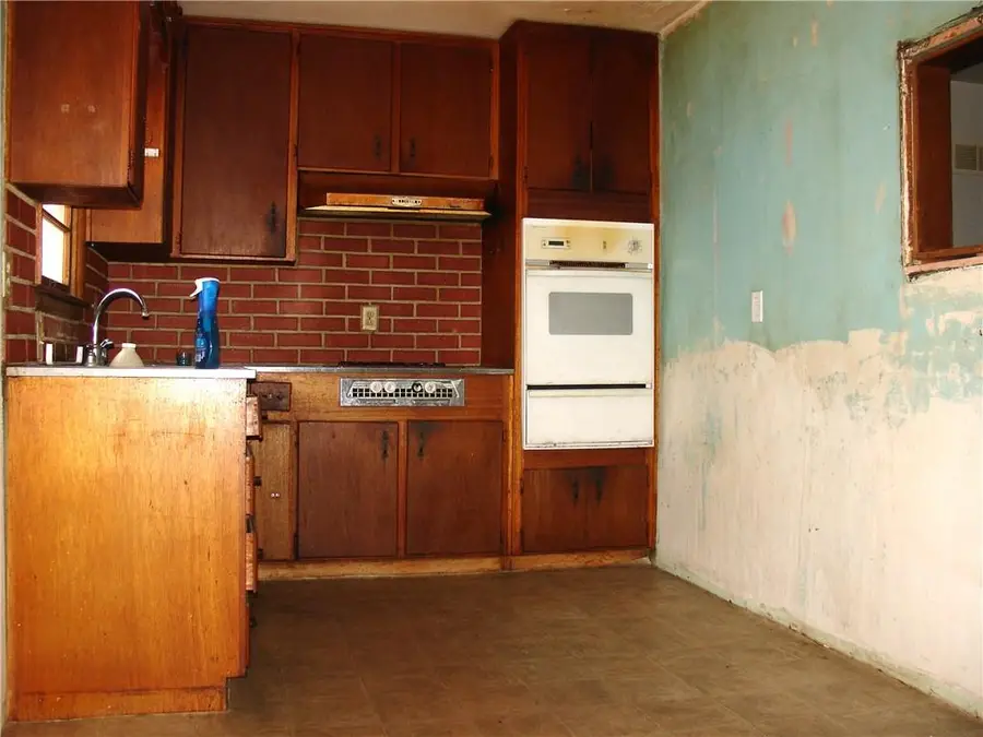 8509 Troup Avenue, Kansas City, KS 66112 - Image #2