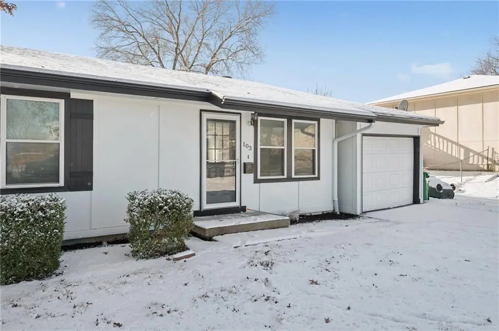103 W Edgewood Drive, Edgerton, KS 66201 - Image #1