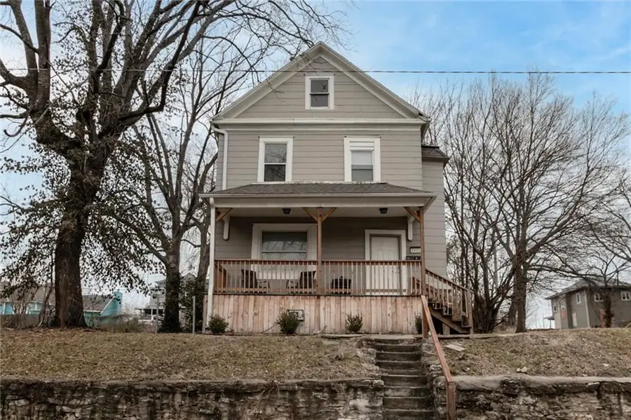 2421 Chestnut Avenue, Kansas City, MO 64127 - Image #2