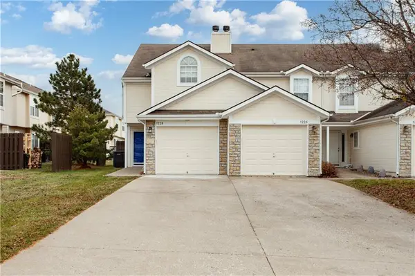 1228 NW Hidden Ridge Circle, Blue Springs, MO 64015