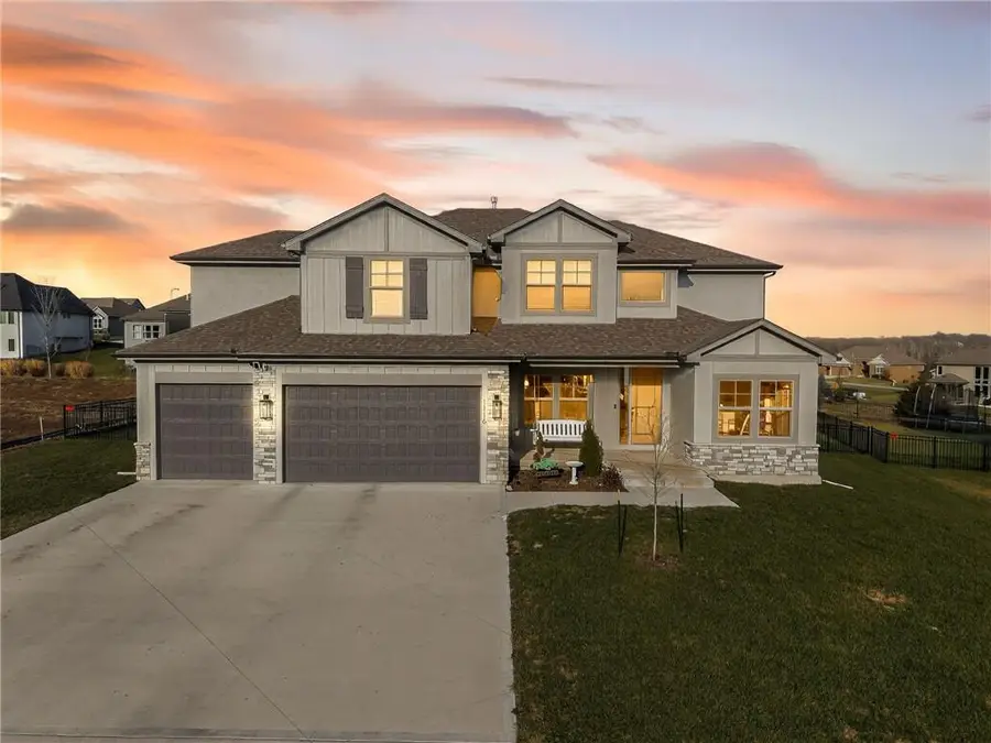 1116 Hummingbird Court, Greenwood, MO 64034 - Image #2