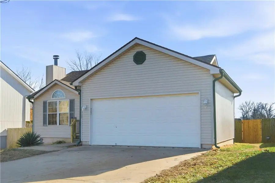 16405 E 3rd Ter Court N, Independence, MO 64056 - Image #2
