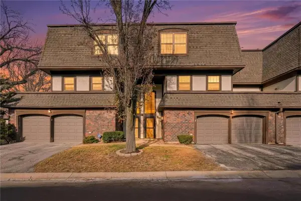 10203 Cedarbrooke Lane, Kansas City, MO 64131