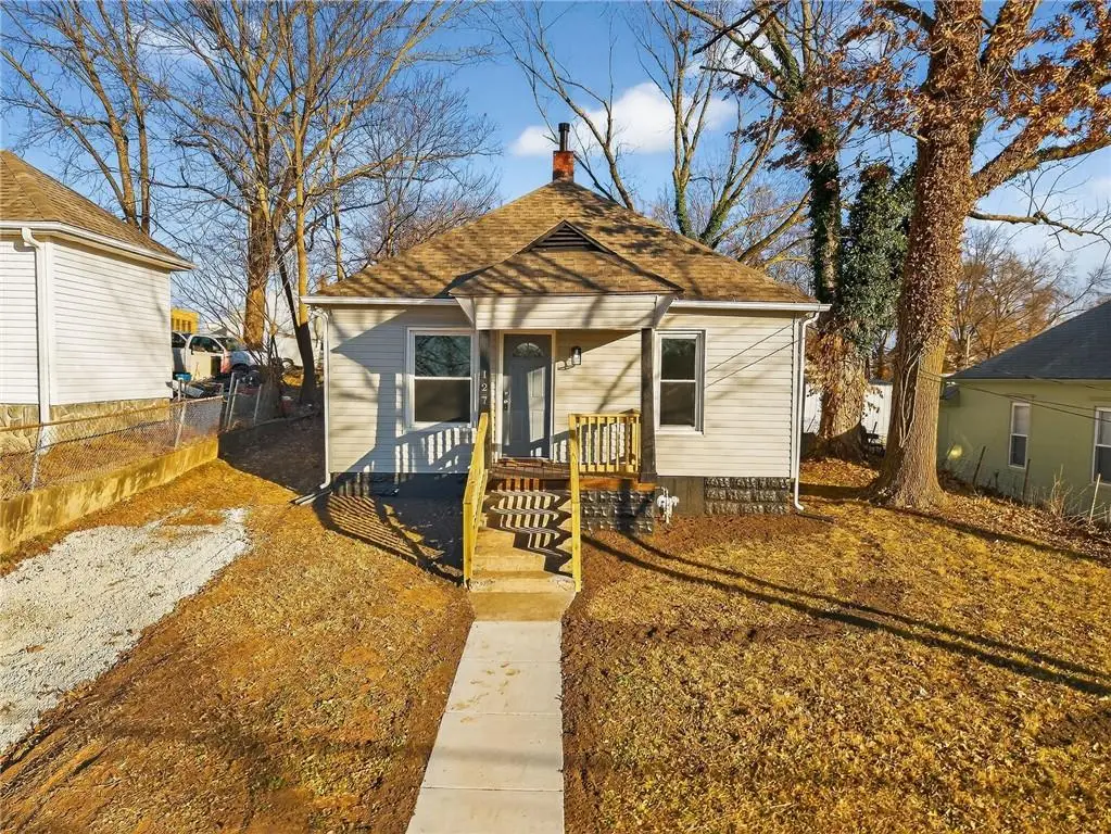 127 S Neconi Avenue, Bonner Springs, KS 66012 - Image #1