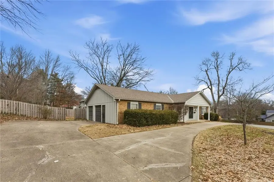 5500 W 88th Terrace, Overland Park, KS 66207 - Image #2