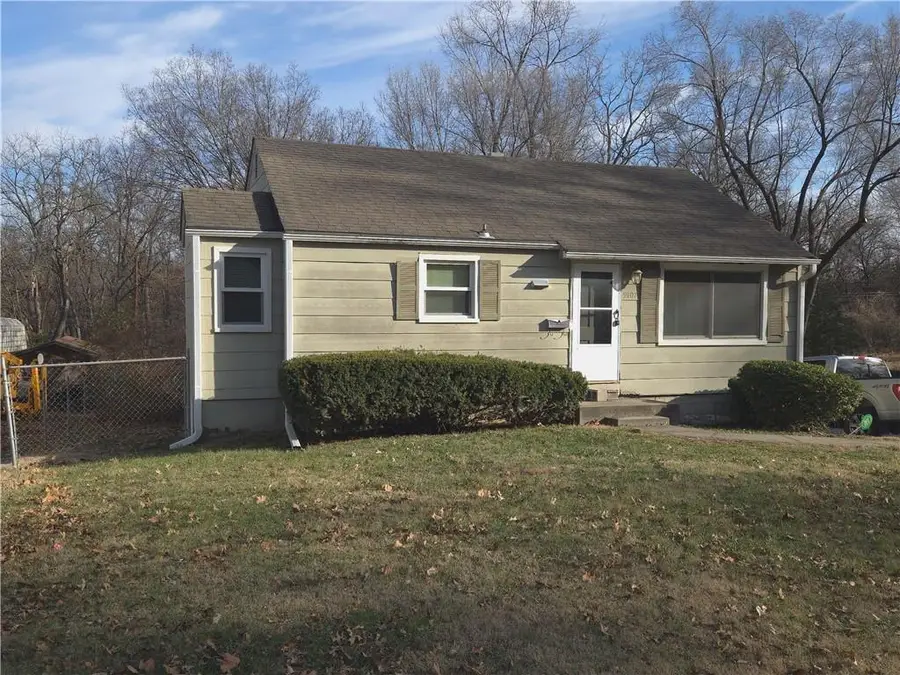 9107 Charlotte Street, Kansas City, MO 64131 - Image #2