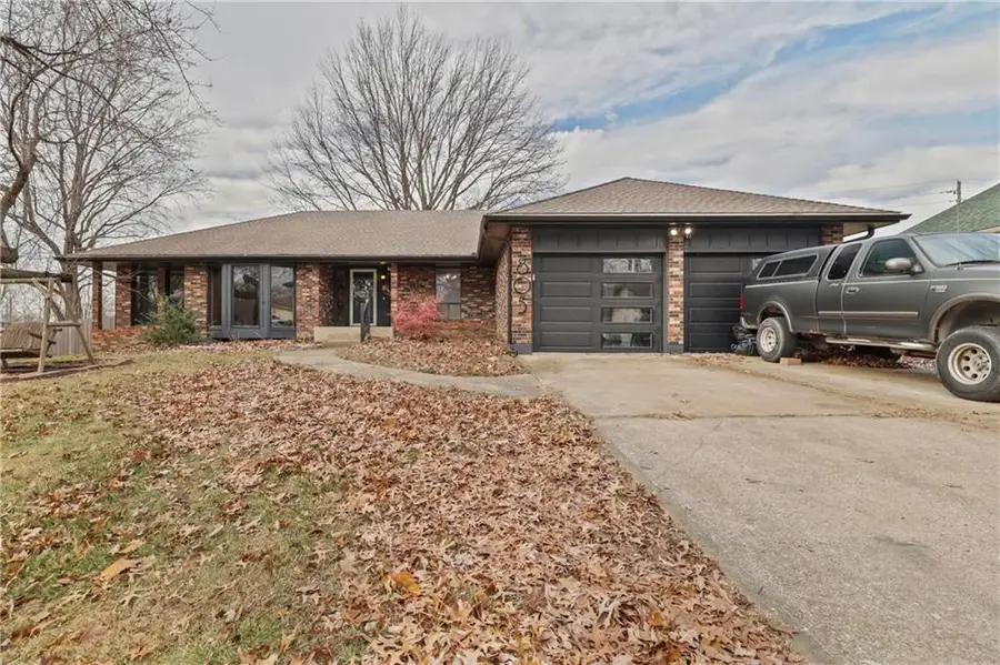 805 NE 2nd Street, Blue Springs, MO 64014 - Image #2
