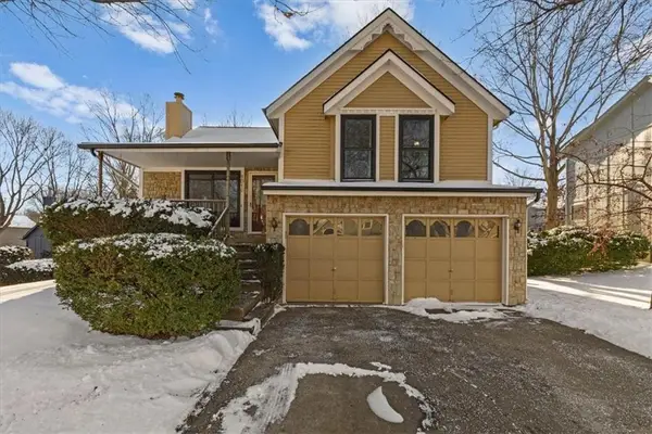 1019 E New London Drive, Olathe, KS 66061