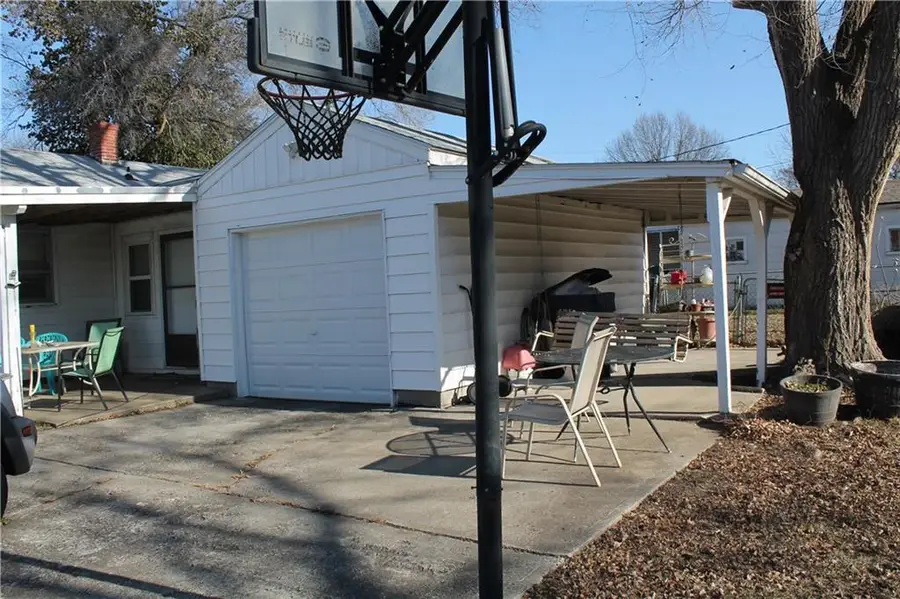 305 SW 8th Street, Oak Grove, MO 64075 - Image #2