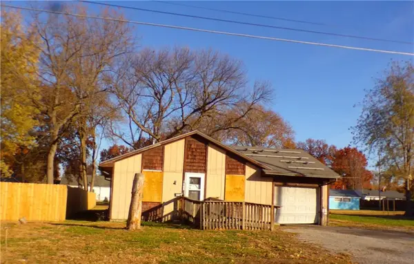 1068 S Ellsworth Avenue, Marshall, MO 65340