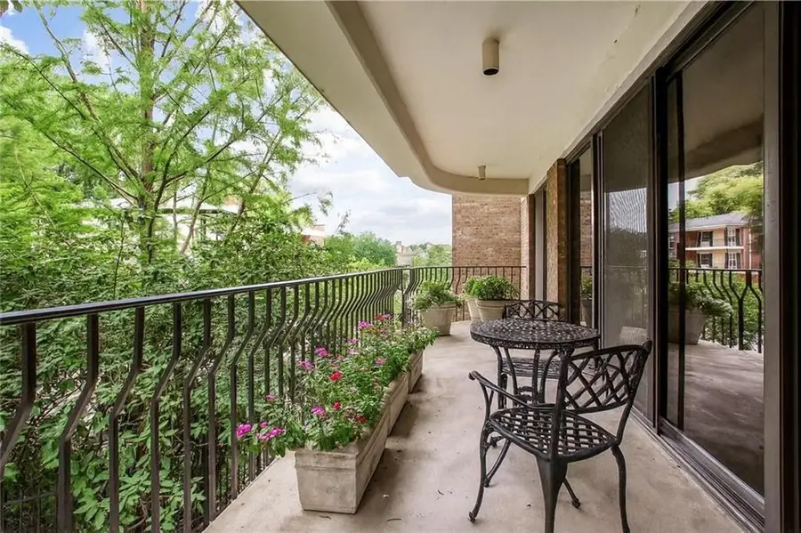 433 Ward Parkway #1 S, Kansas City, MO 64112 - #2