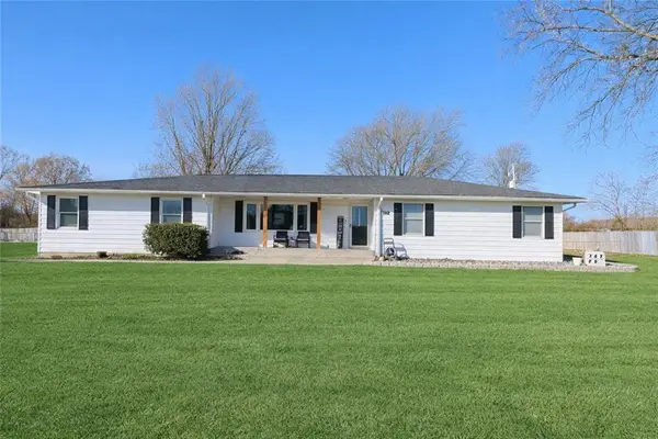 1102 N Metcalf Terrace, Louisburg, KS 66053