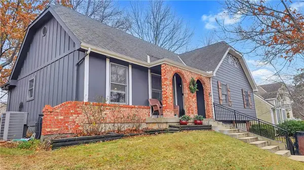 1032 S Lindenwood Drive, Olathe, KS 66062