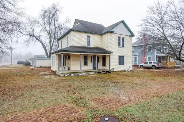 425 E 5th Street, Cherryvale, KS 67335