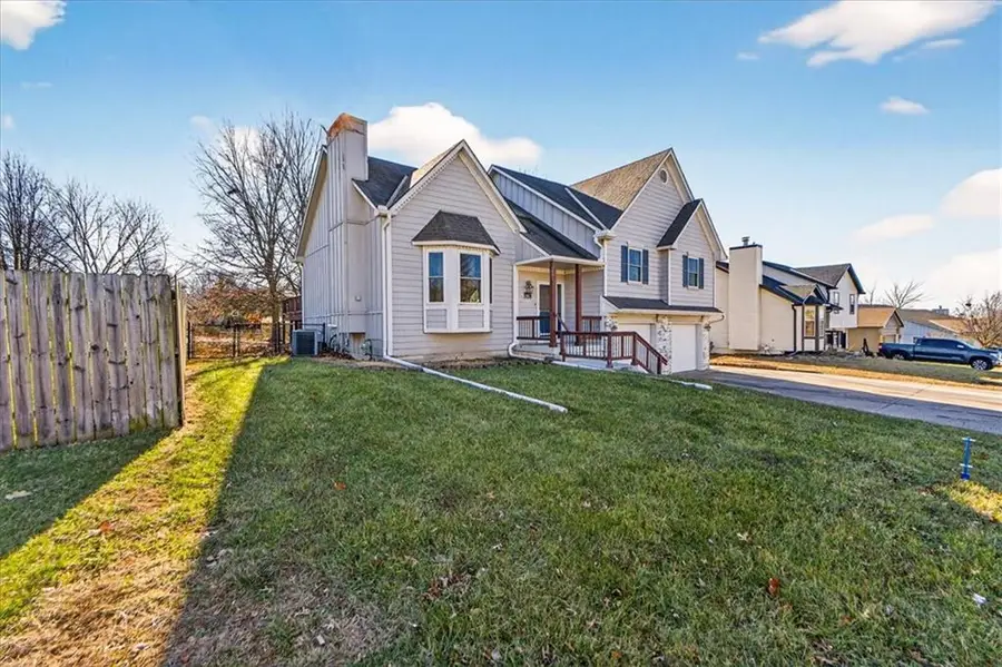 205 W Laredo Trail, Raymore, MO 64083 - Image #2