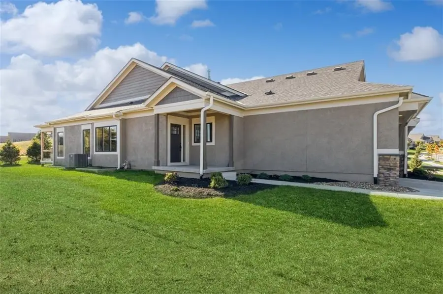 11423 S Waterford Drive, Olathe, KS 66061 - Image #2