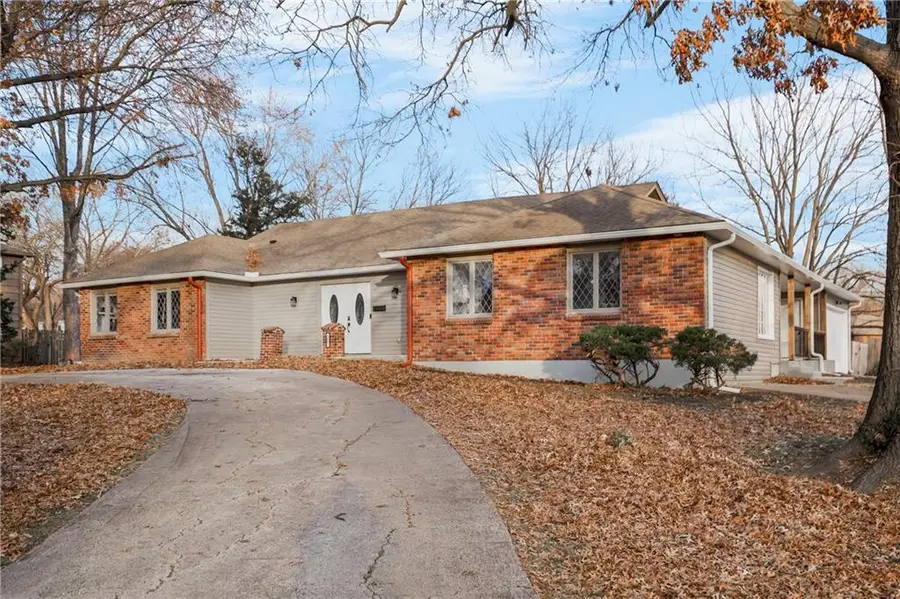 8641 Broadmoor Street, Overland Park, KS 66212 - Image #3