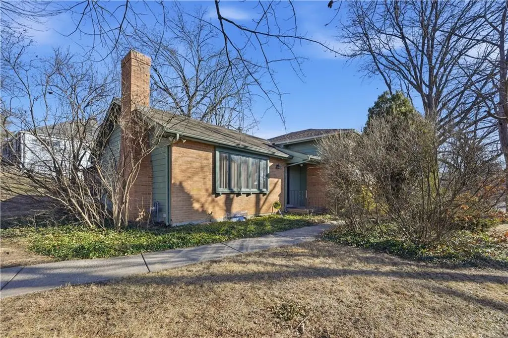 8701 Ward Parkway, Kansas City, MO 64114 - Image #1