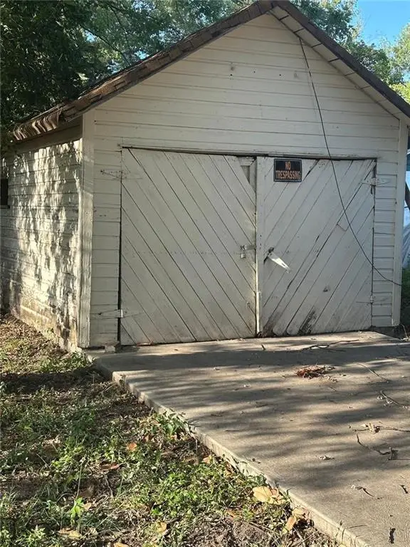 1121 W Broadway Street, Webb City, MO 64870 - #3