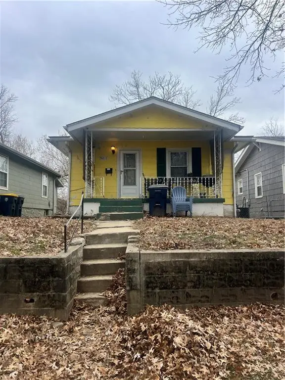 5211 Gladstone Boulevard, Kansas City, MO 64123 - Image #1