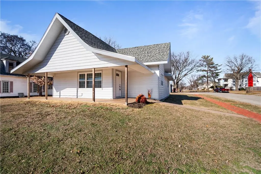 611 E 5th Avenue, Caney, KS 67333 - Image #1