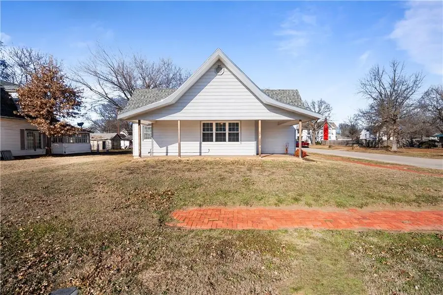 611 E 5th Avenue, Caney, KS 67333 - Image #2