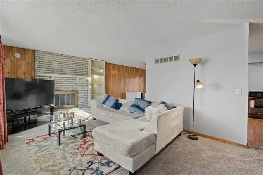 1508 S Pawnee Circle, Olathe, KS 66062 - Image #2