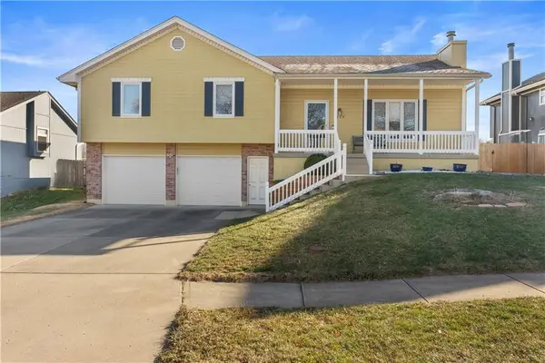 1629 NE Whitestone Drive, Lee's Summit, MO 64086